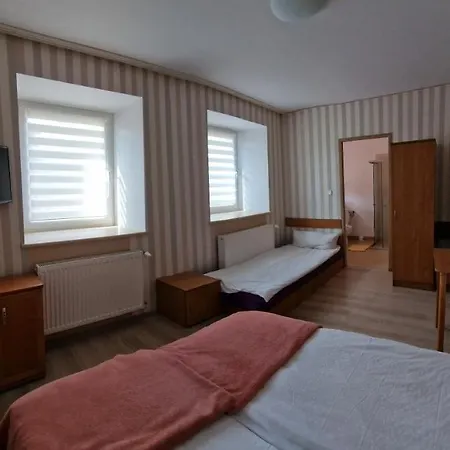 Ali Alloggio in famiglia